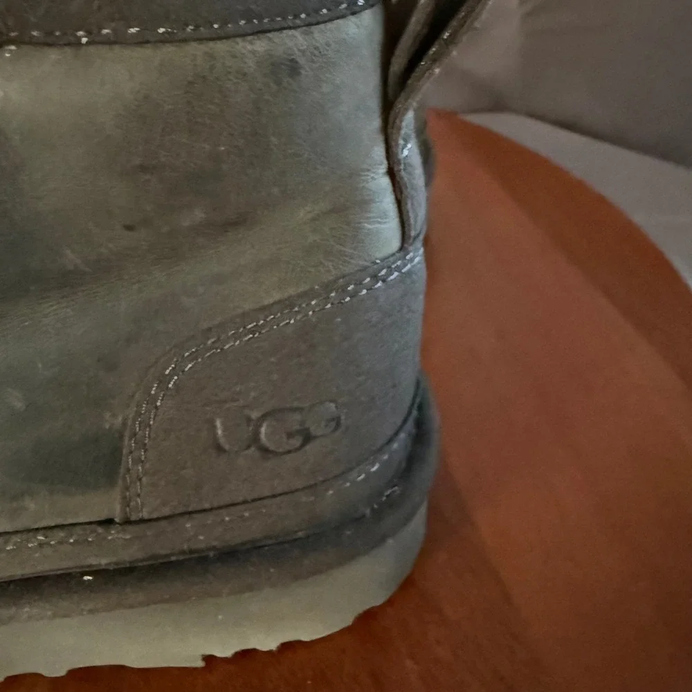 UGG Neumel Zip Chukka Boots Mens Size 6 Grey Leather Side Zip Fur‎ Lined Unisex